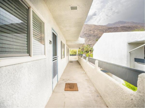 Sunny Palm Springs 1 Bedroom Oasis by MariamsBnb